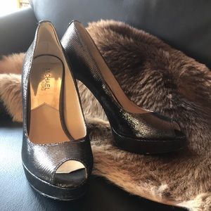 Open toe pumps